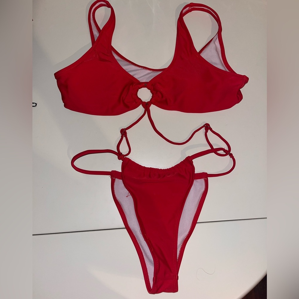 Pretty Little Thing stringy bikini